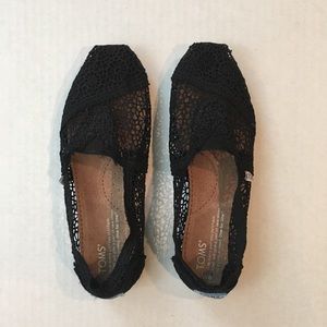 NWOT Adorable mesh TOMS! Size 6 but really a 5.5